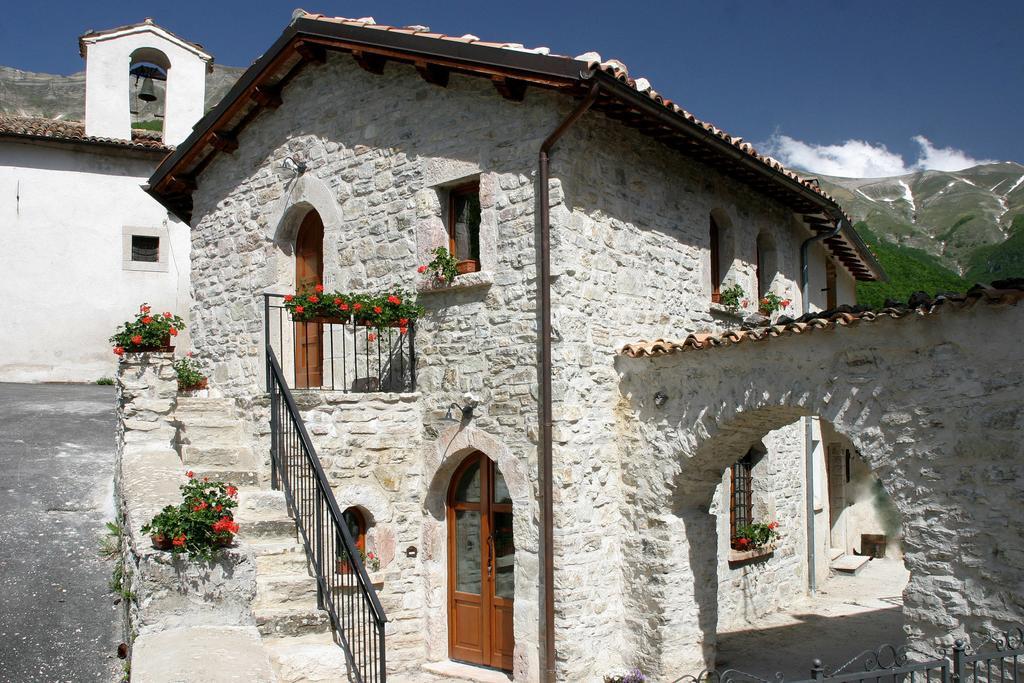B&B Cascina Dell'Orso Castelsantangelo sul Nera Bagian luar foto