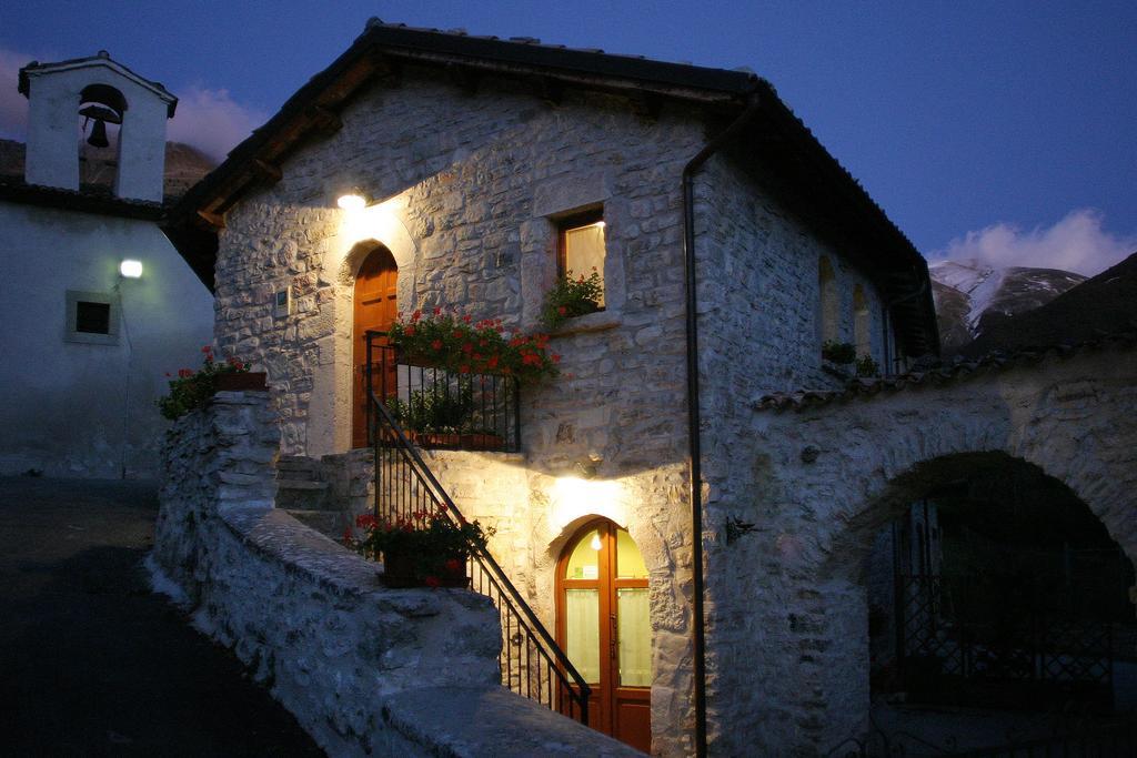 B&B Cascina Dell'Orso Castelsantangelo sul Nera Bagian luar foto